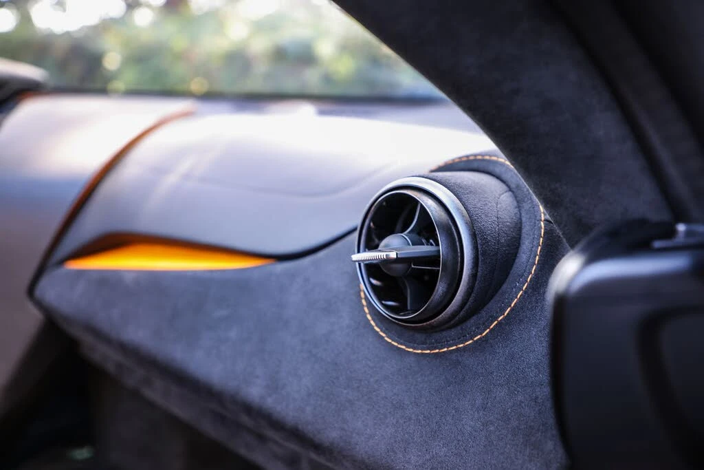2024 McLaren 750S Spider - Image 17 of 28