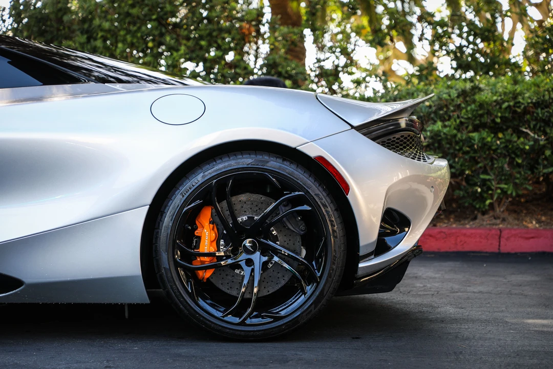 2024 McLaren 750S Spider - Image 27 of 28
