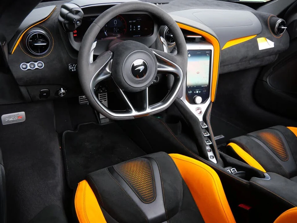 2024 McLaren 750S Spider - Image 8 of 31