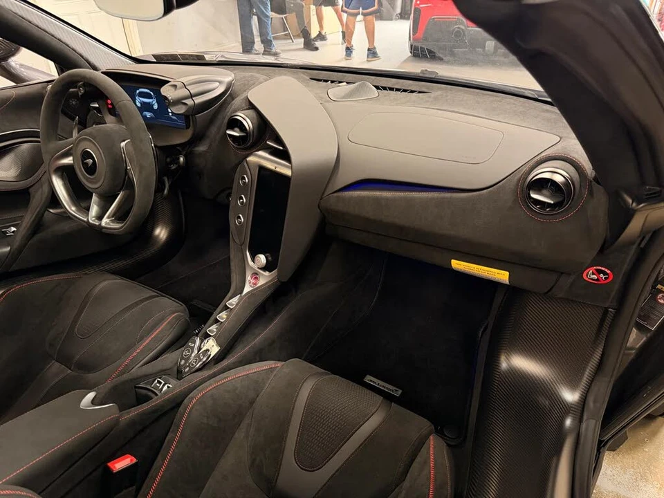 2024 McLaren 750S Spider - Image 27 of 31
