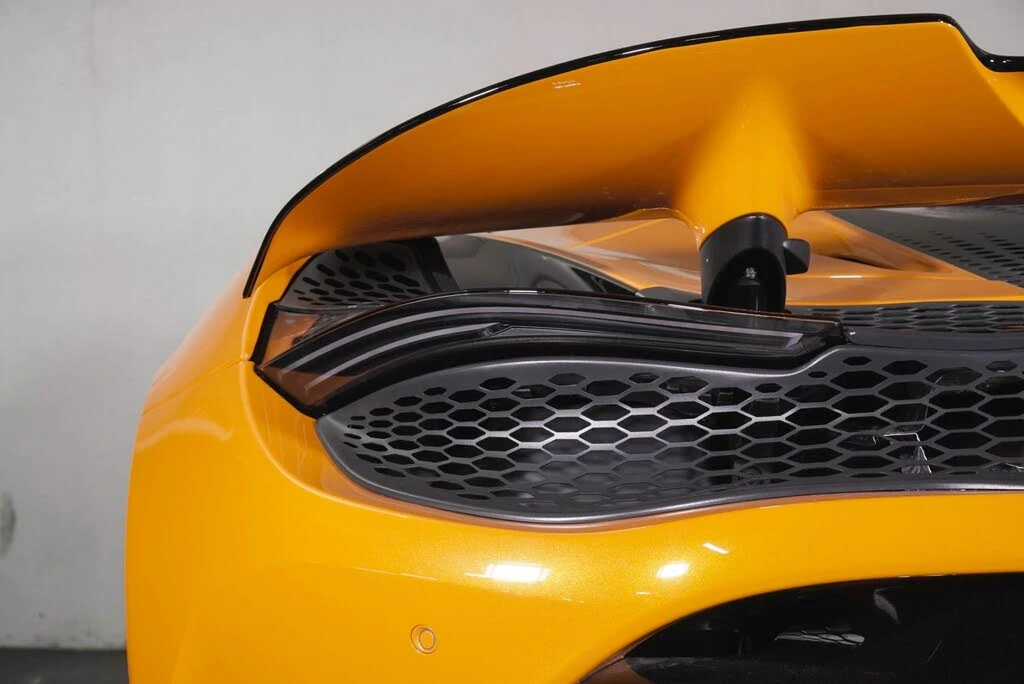 2024 McLaren 750S Spider - Image 19 of 31