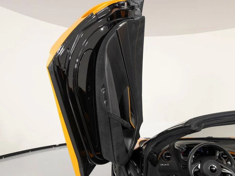 2024 McLaren 750S Spider - Image 11 of 31