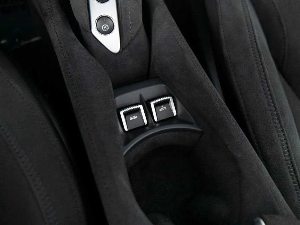 2024 McLaren 750S Spider - Image 28 of 31