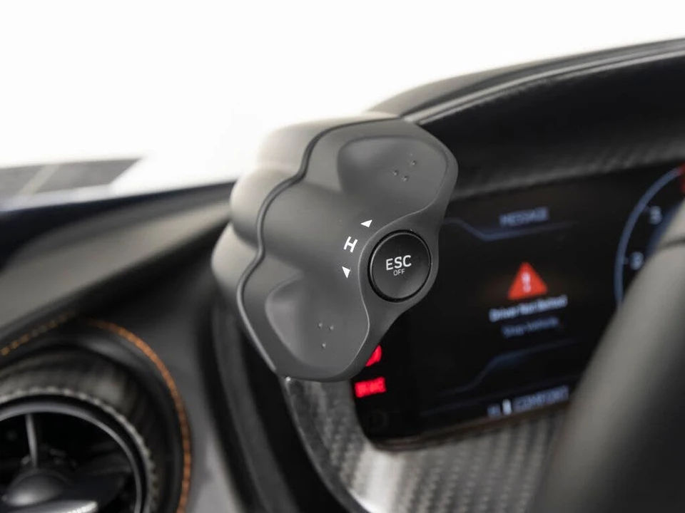 2024 McLaren 750S Spider - Image 17 of 31