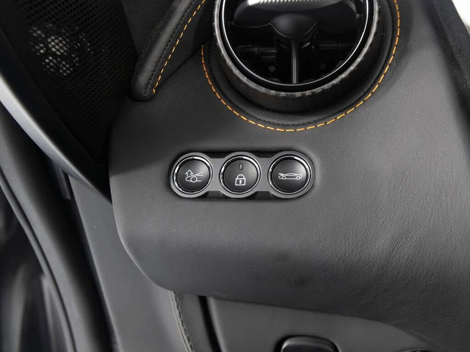 2024 McLaren 750S Spider - Image 21 of 31