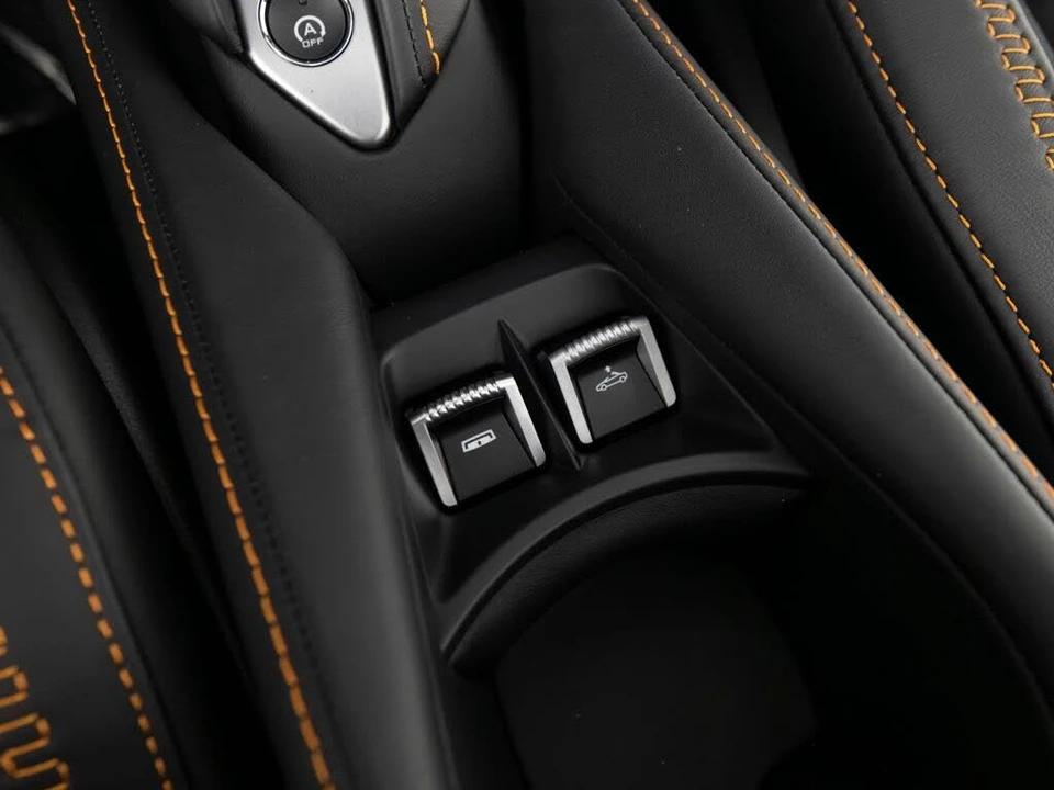 2024 McLaren 750S Spider - Image 27 of 31