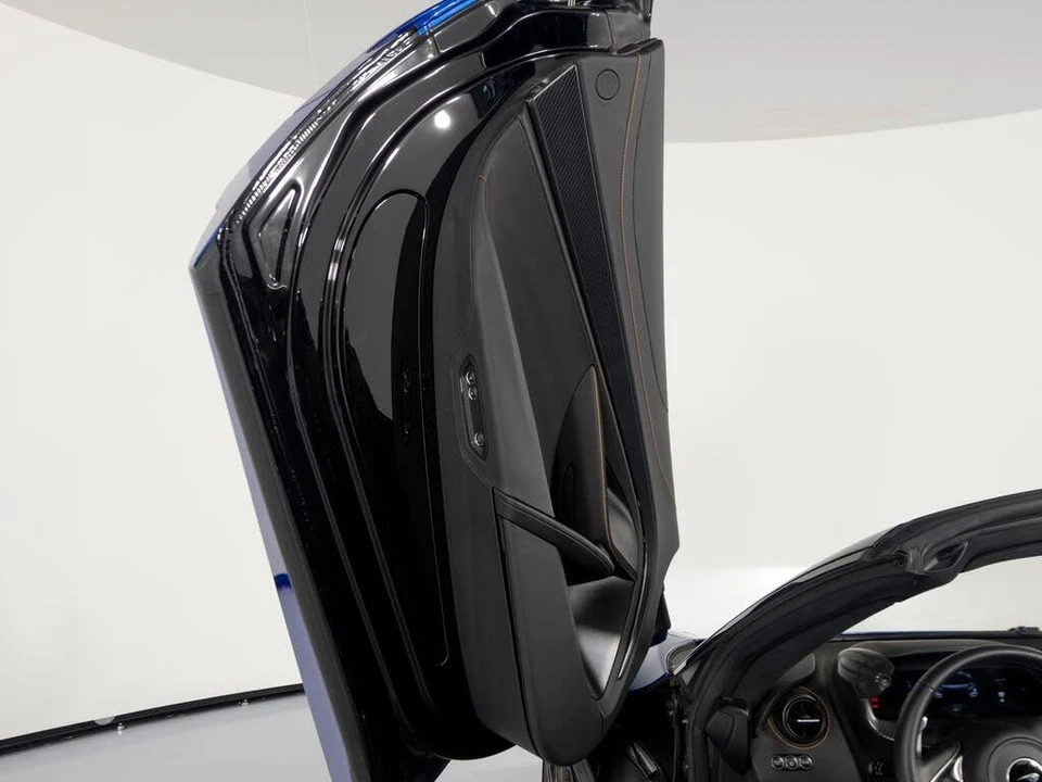 2024 McLaren 750S Spider - Image 10 of 31
