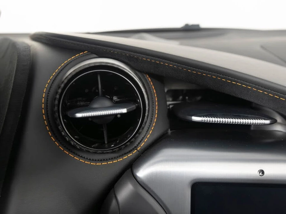 2024 McLaren 750S Spider - Image 22 of 31