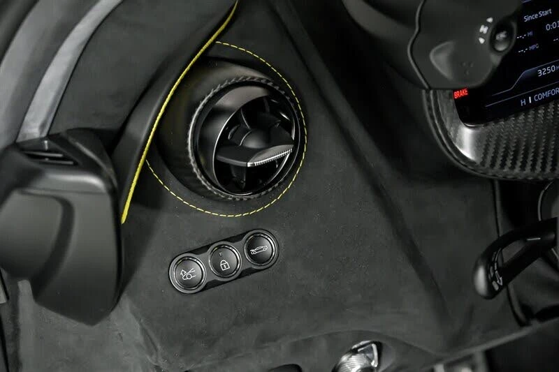 2024 McLaren 750S Spider - Image 27 of 31