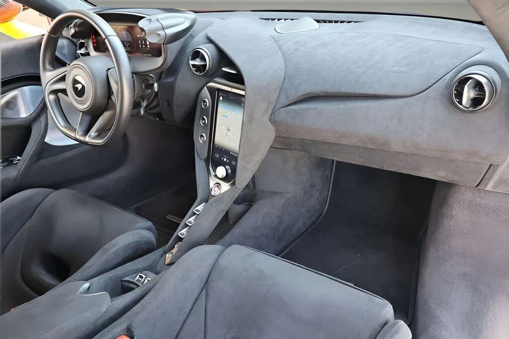 2024 McLaren 750S Spider - Image 22 of 25