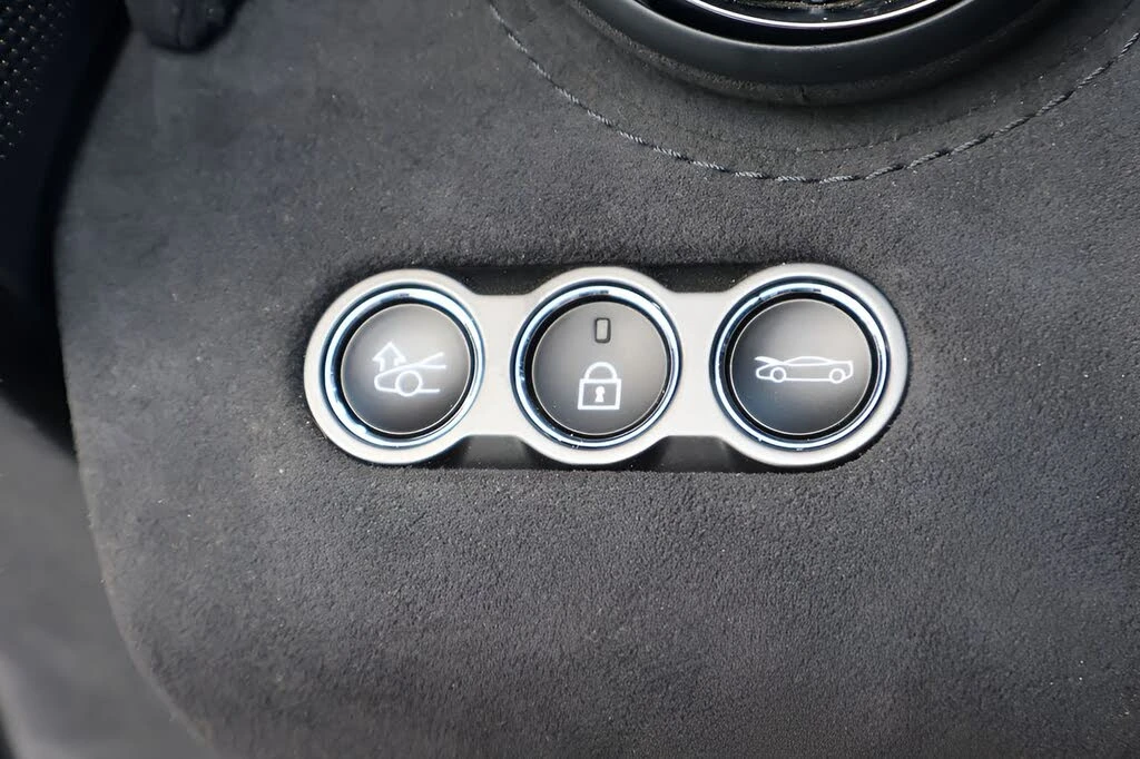 2024 McLaren 750S Spider - Image 14 of 25