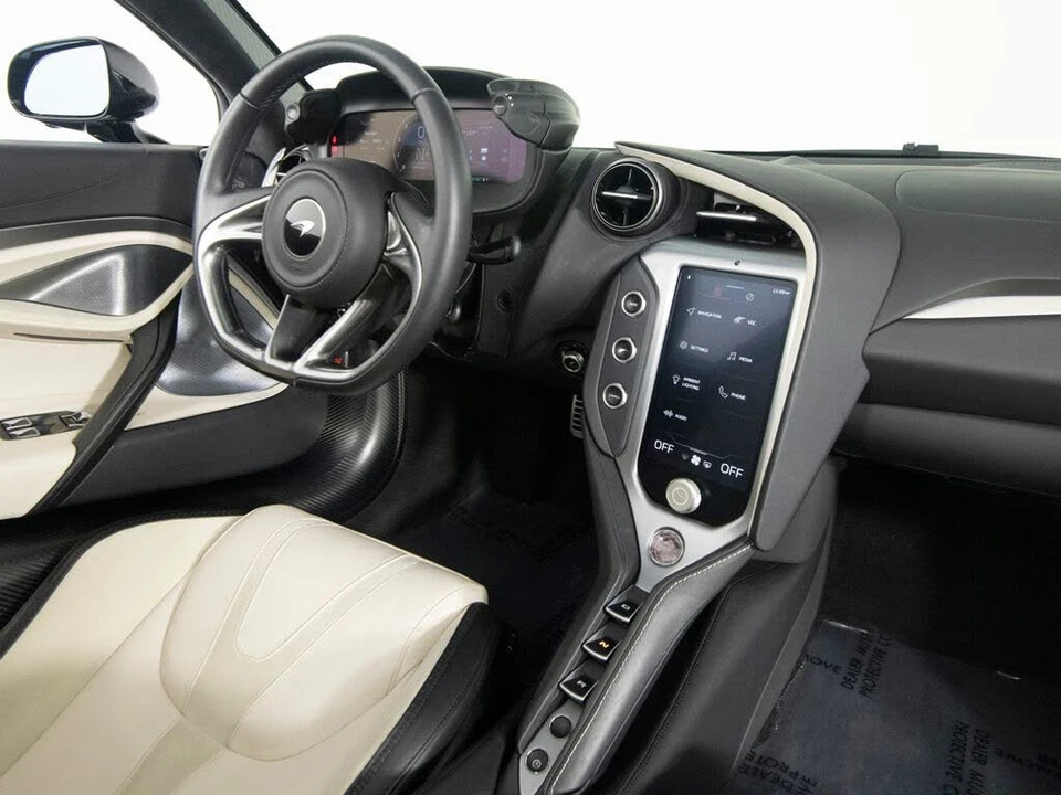 2024 McLaren 750S Spider - Image 28 of 31
