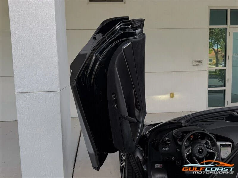 2024 McLaren 750S Spider - Image 26 of 31