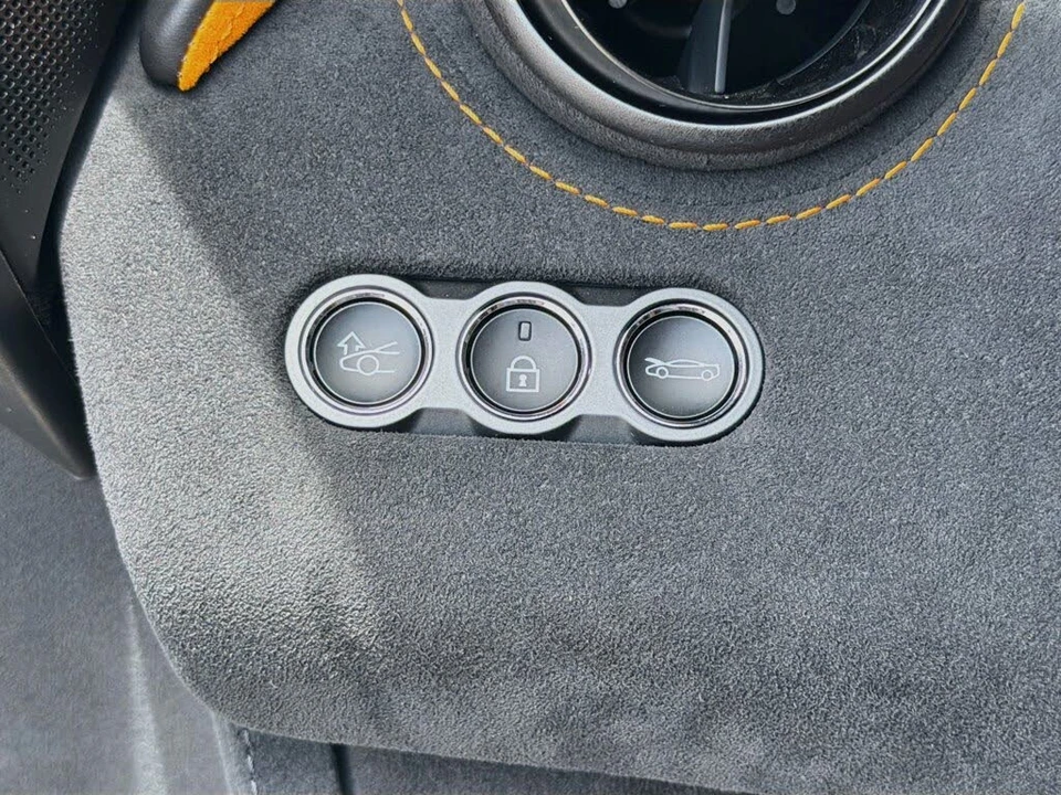 2024 McLaren 750S Spider - Image 28 of 31