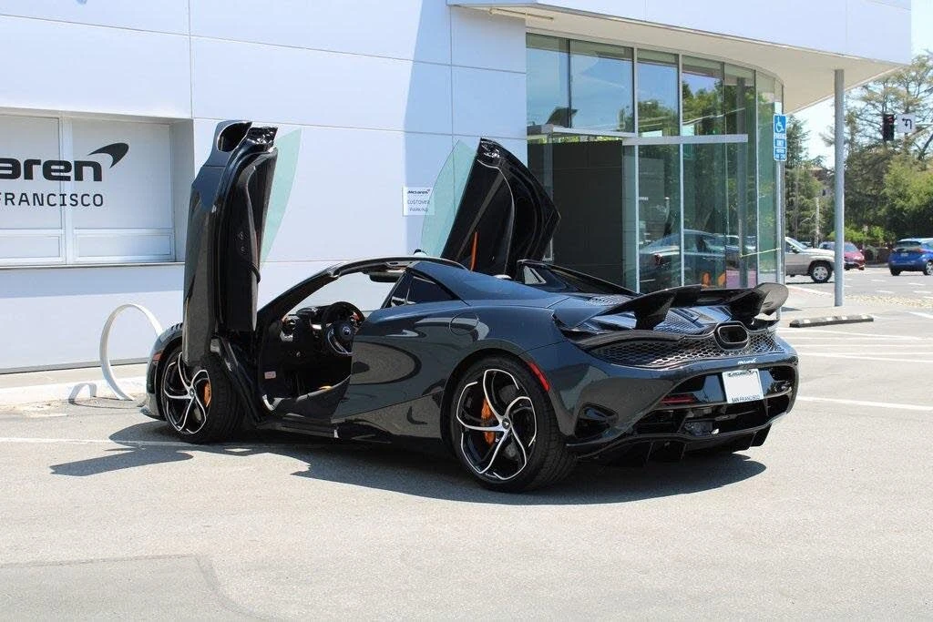 2024 McLaren 750S Spider - Image 2 of 31