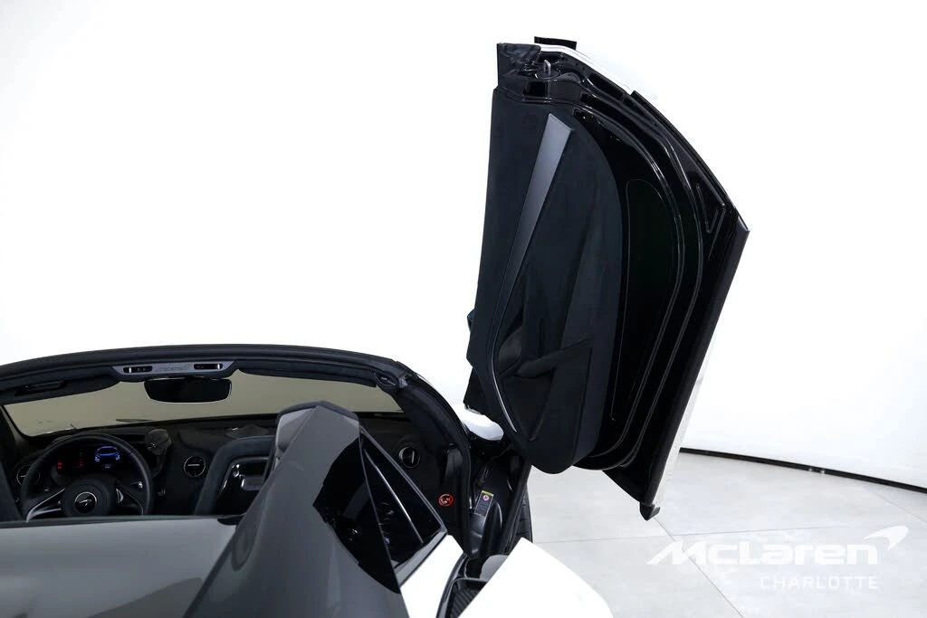 2024 McLaren 750S Spider - Image 19 of 31