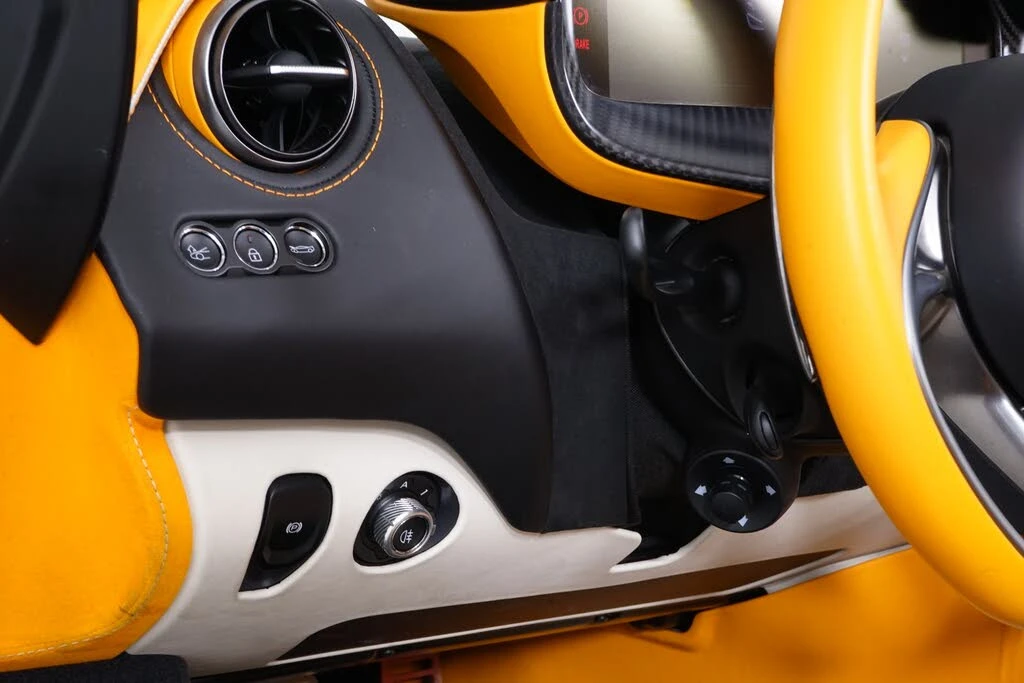 2024 McLaren 750S Spider - Image 26 of 27