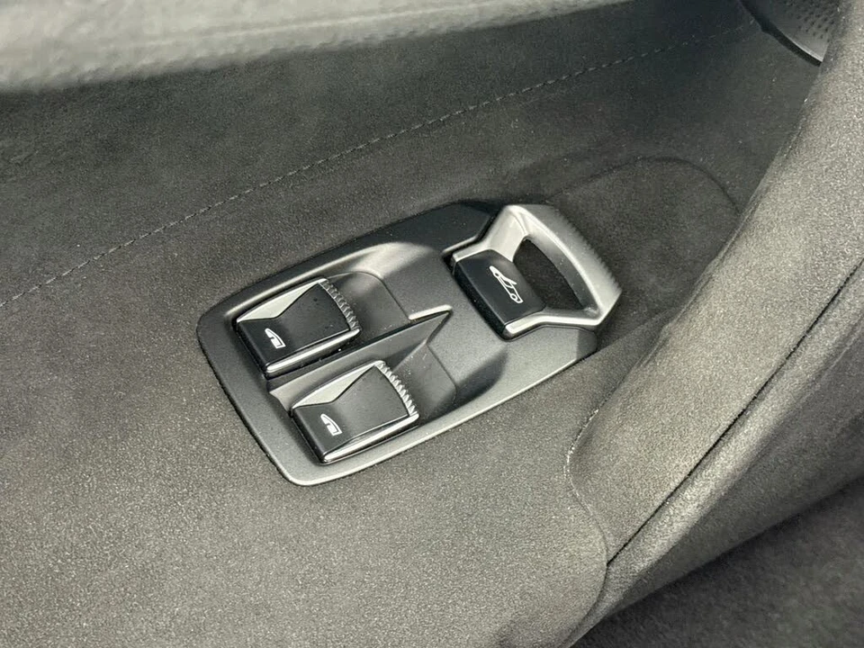 2024 McLaren 750S Spider - Image 16 of 25