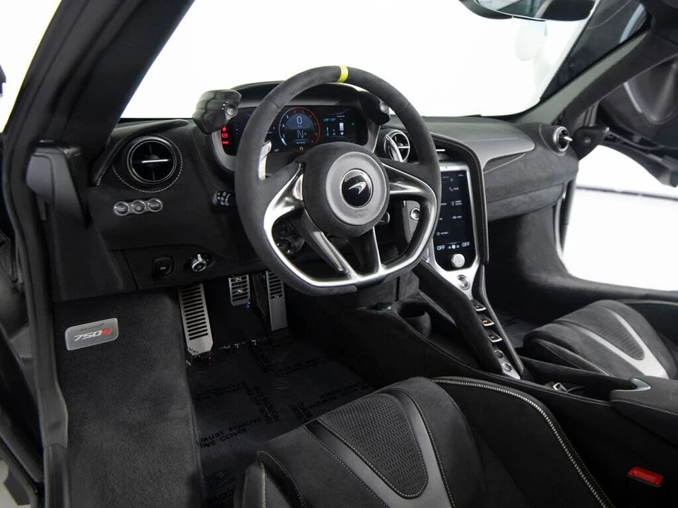2024 McLaren 750S Spider - Image 14 of 31