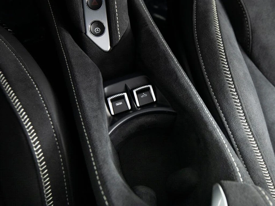 2024 McLaren 750S Spider - Image 26 of 31
