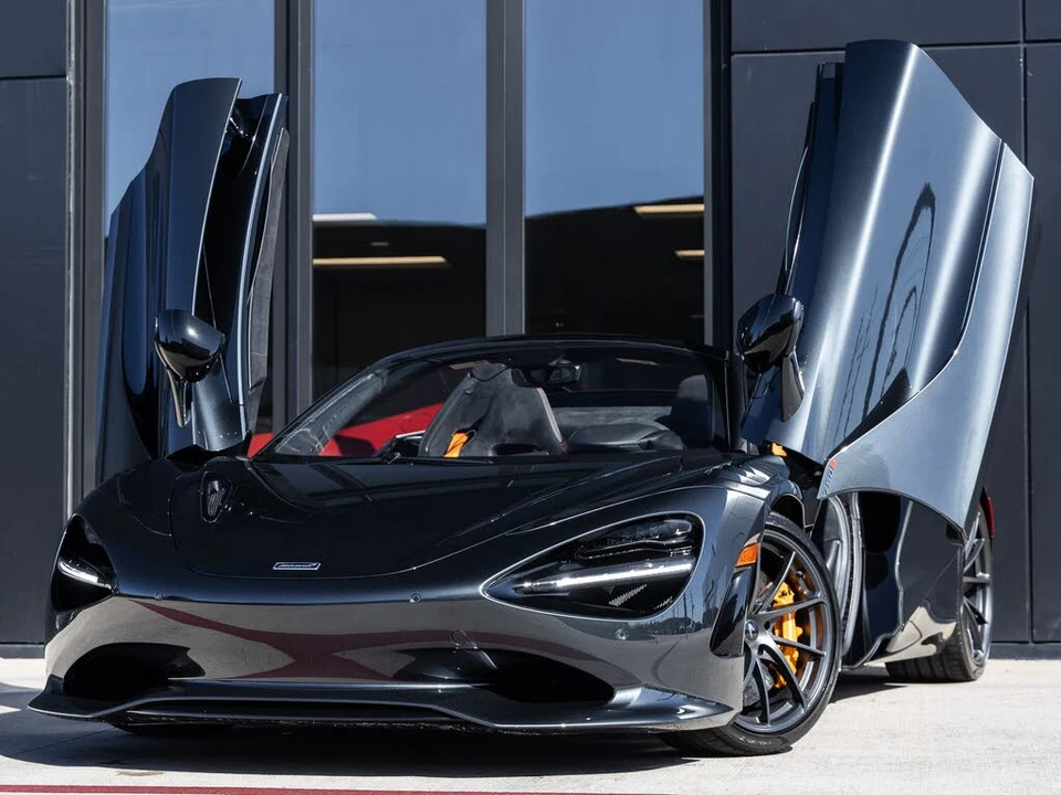 2024 McLaren 750S Spider - Image 2 of 31
