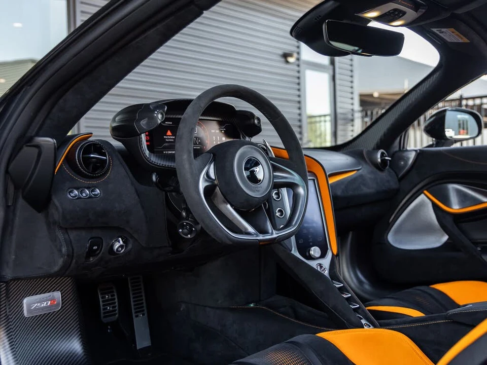 2024 McLaren 750S Spider - Image 28 of 31
