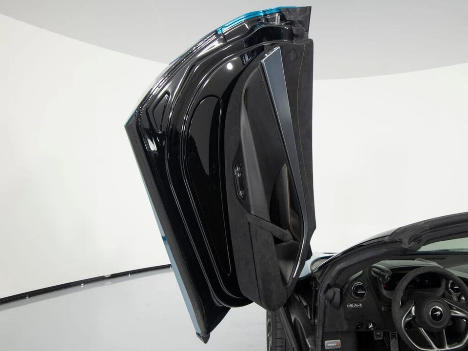 2024 McLaren 750S Spider - Image 11 of 31