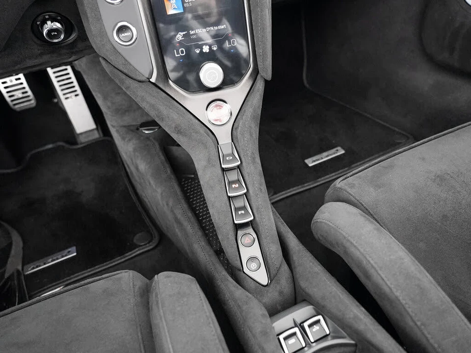 2024 McLaren 750S Spider - Image 26 of 31