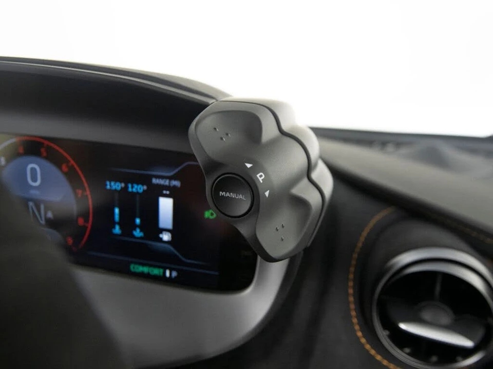 2024 McLaren 750S Spider - Image 18 of 31