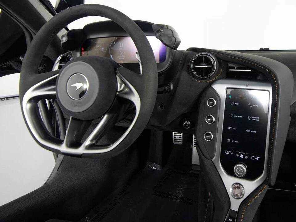 2024 McLaren 750S Spider - Image 28 of 31