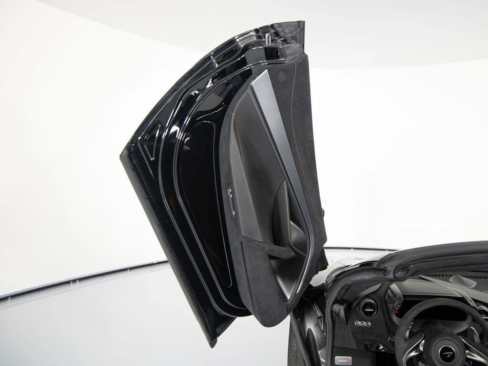 2024 McLaren 750S Spider - Image 11 of 31