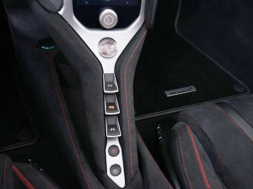 2024 McLaren 750S Spider - Image 28 of 31