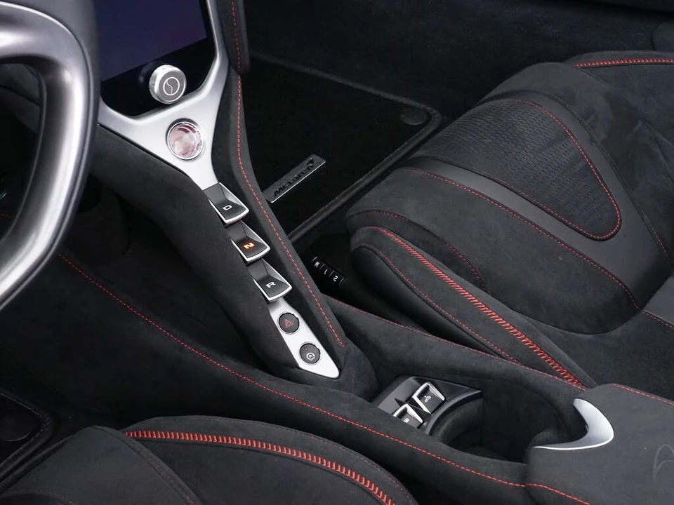 2024 McLaren 750S Spider - Image 29 of 31