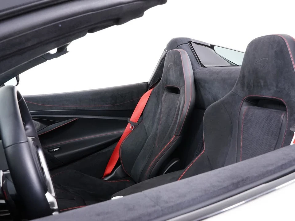 2024 McLaren 750S Spider - Image 26 of 31