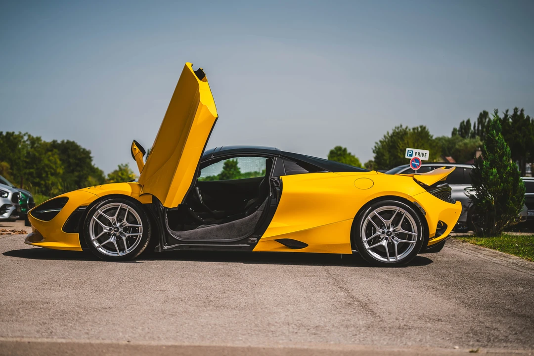 2024 McLaren 750S Spider - Image 14 of 31