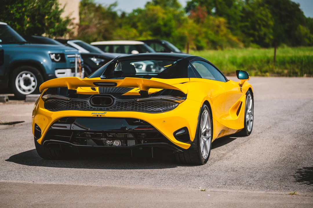 2024 McLaren 750S Spider - Image 7 of 31