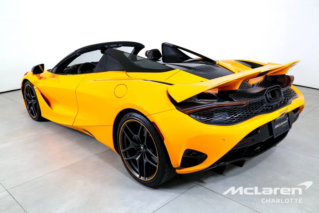2024 McLaren 750S Spider - Image 8 of 12