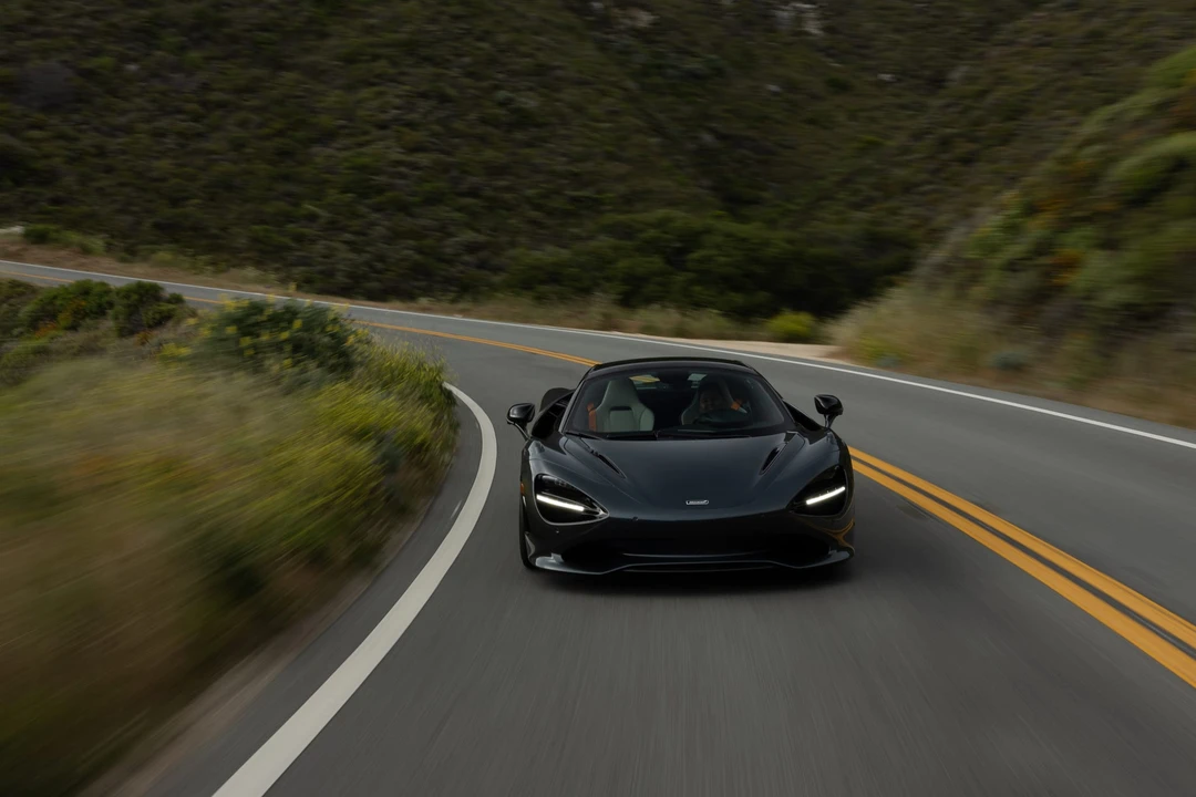 2024 McLaren 750S Spider - Image 13 of 31