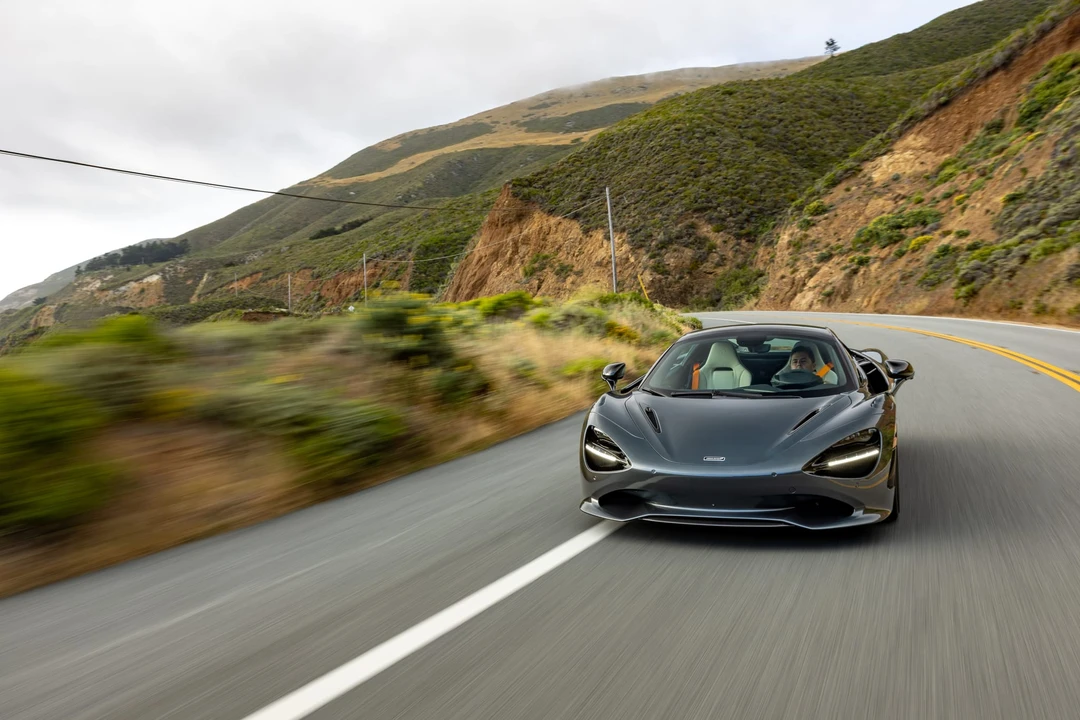 2024 McLaren 750S Spider - Image 3 of 31