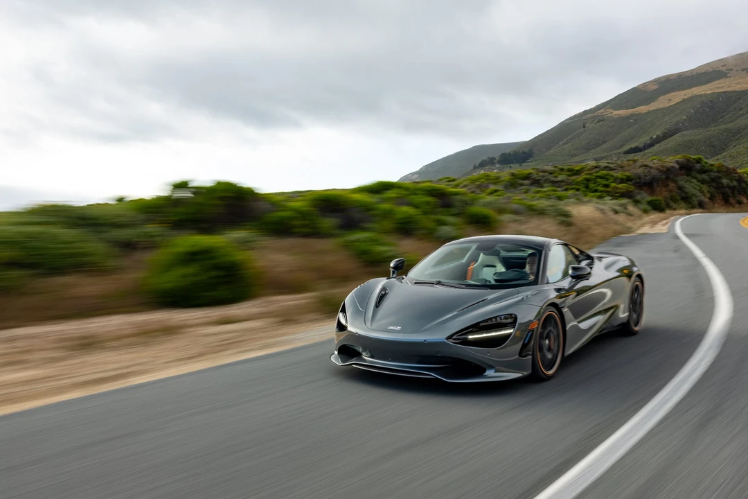 2024 McLaren 750S Spider - Image 2 of 31