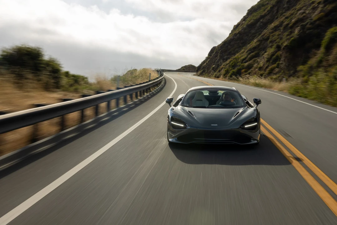 2024 McLaren 750S Spider - Image 7 of 31