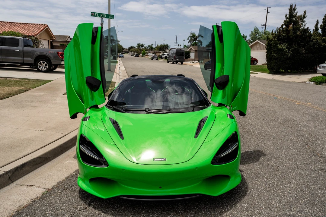2024 McLaren 750S Spider - Image 2 of 31