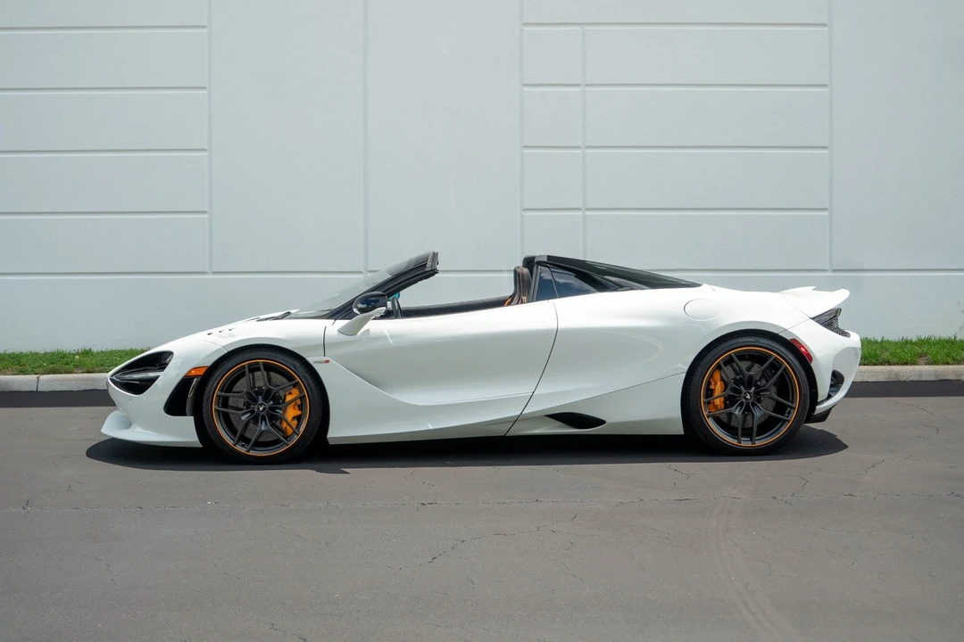 2024 McLaren 750S Spider - Image 2 of 12