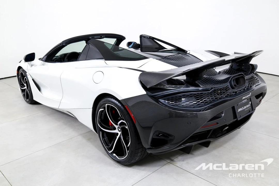 2024 McLaren 750S Spider - Image 8 of 12