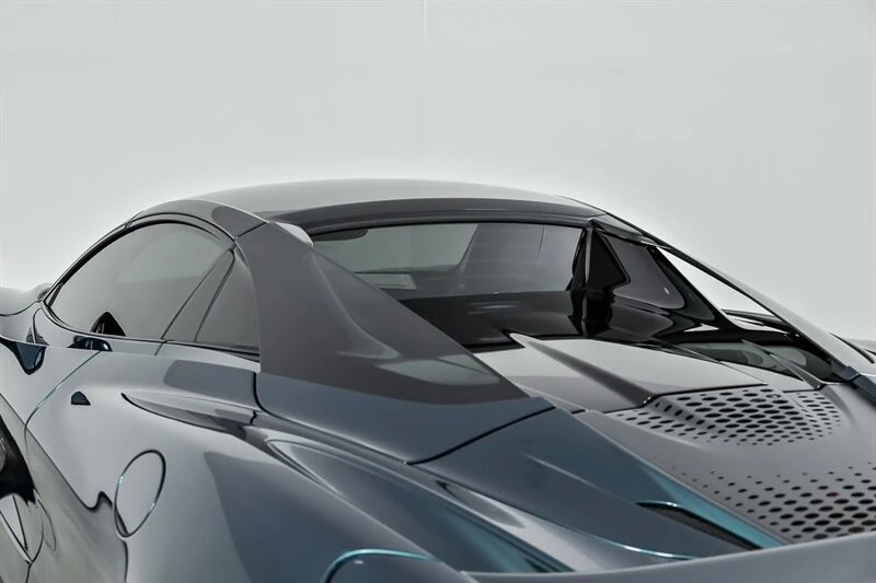2024 McLaren - Image 18 of 31