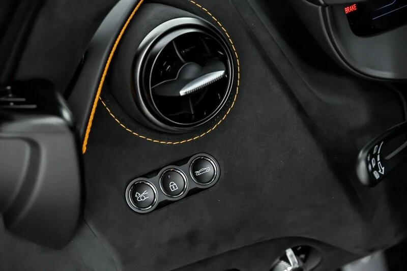2024 McLaren - Image 25 of 31
