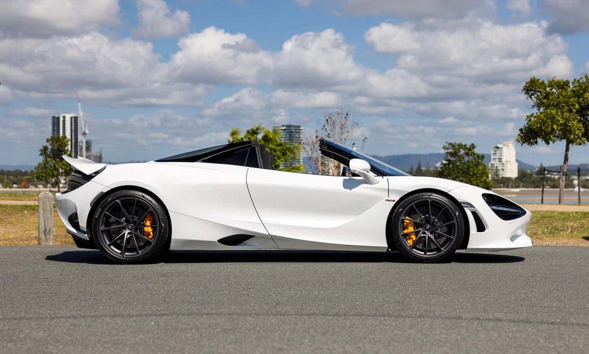 2024 McLaren 750S Spider - Image 8 of 31
