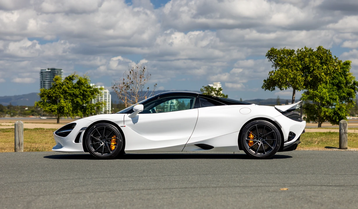 2024 McLaren 750S Spider - Image 4 of 31