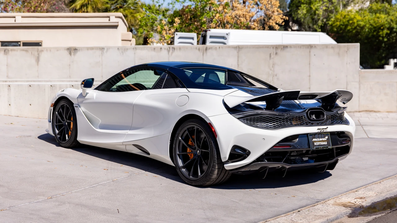 2024 McLaren 750S Spider - Image 8 of 31