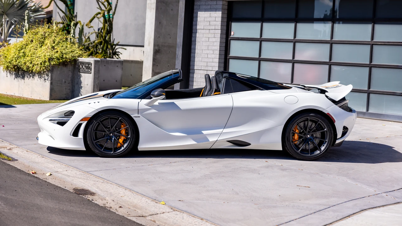 2024 McLaren 750S Spider - Image 16 of 31